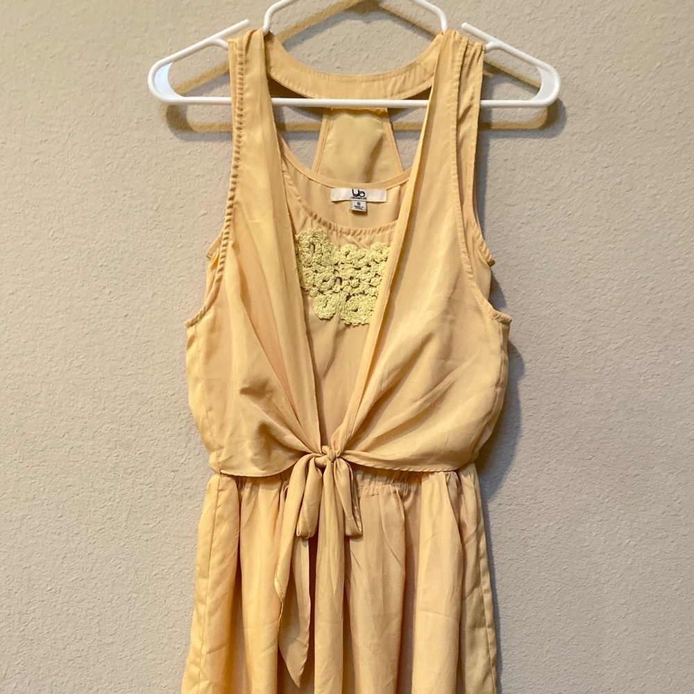 Sleeveless casual dress with tie waist detail.